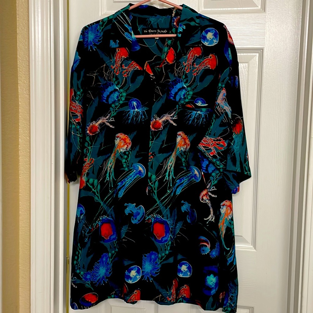Mens XXL jellyfish print shirt.